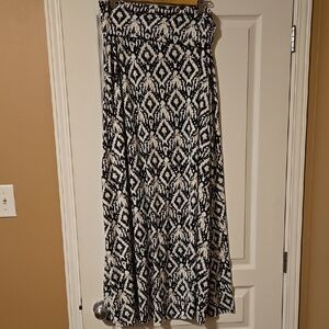 Black and White Patterned Women's Skirt